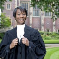 Called to The Bar before she's old enough to go to a bar: Florida 18-year-old becomes youngest person ever to qualify as a barrister in Britain  -year-old-youngest-barrister-UK.html#ixzz2blFeDD2T  Follow us: @MailOnline on Twitter | DailyMail on Facebook
